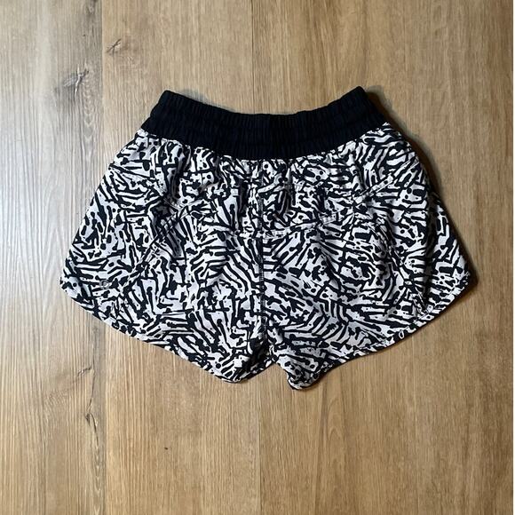 Lululemon Tracker Short III *4-way Stretch - Picture 15 of 16